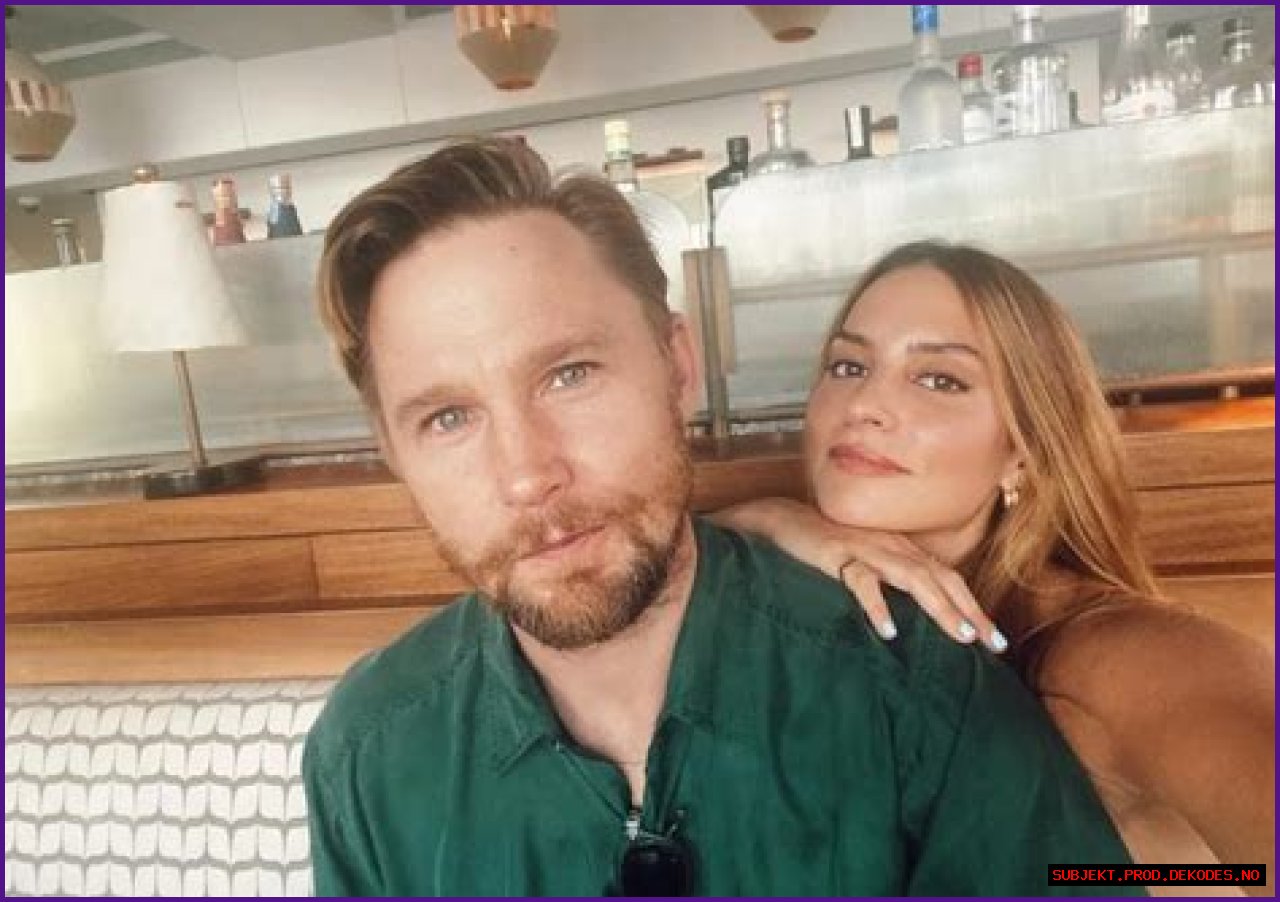 Brian Geraghty is not Married to Wife. Dating Girlfriend: Genesis Rodriguez.