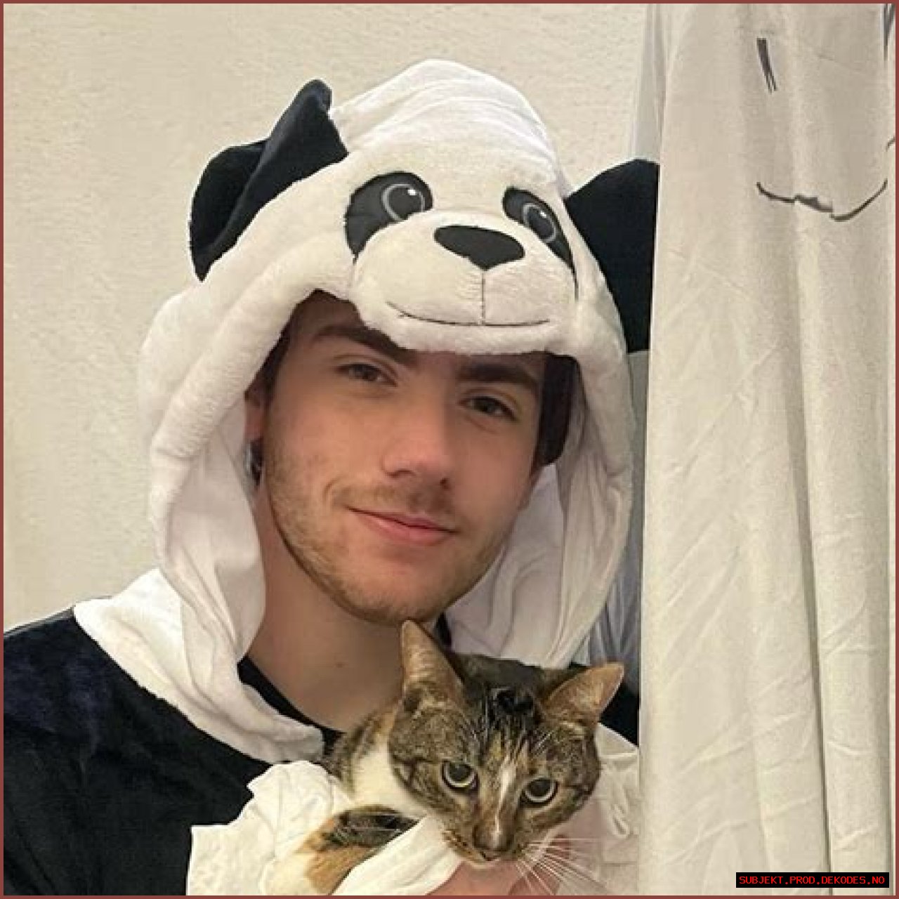 Mat Watson (YouTube Star) - Age, Birthday, Bio, Facts, Family, Net Worth, Height & More