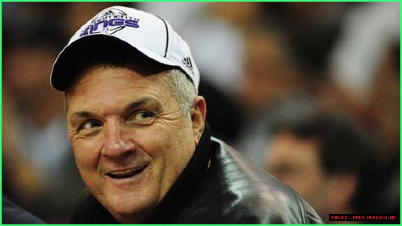 Rudy Ruettiger (Football Player) - Age, Birthday, Bio, Facts, Family, Net Worth, Height & More